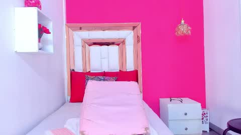 Snapshot of emily_sexy3 chatting on February 2025 02:34:01 PM Emily online show from February 2025 02:34:01 PM