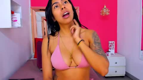 Snapshot of emily_sexy3 chatting on February 2025 11:19:02 AM Emily online show from February 2025 11:19:02 AM