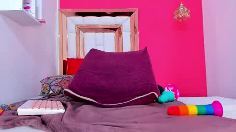 Snapshot of emily_sexy3 chatting on February 2025 02:36:01 PM Emily online show from February 2025 02:36:01 PM