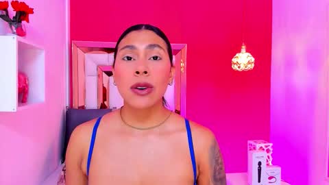 Snapshot of emily_sexy3 chatting on September 2025 11:21:01 AM Emily online show from September 2025 11:21:01 AM