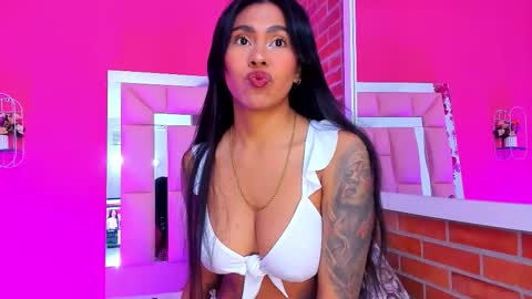 Snapshot of emily_sexy3 chatting on September 2025 11:33:01 AM Emily online show from September 2025 11:33:01 AM