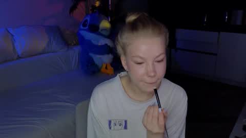Snapshot of emily_shepard chatting on May 2026 01:45:01 AM emily shepard online show from May 2026 01:45:01 AM
