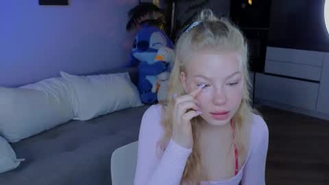 Snapshot of emily_shepard chatting on June 2026 02:33:02 AM emily shepard online show from June 2026 02:33:02 AM