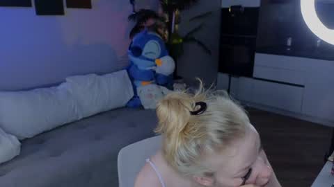 Snapshot of emily_shepard chatting on June 2026 04:00:02 AM emily shepard online show from June 2026 04:00:02 AM