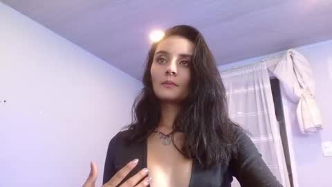 Snapshot of emily_tonson chatting on February 2025 01:25:02 AM Emily online show from February 2025 01:25:02 AM