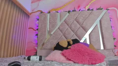 emily_velvet_ online show from April 2026 06:16:01 PM