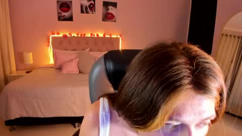 Snapshot of emily_warren__ chatting on April 2026 09:05:01 PM emily_warren__ online show from April 2026 09:05:01 PM