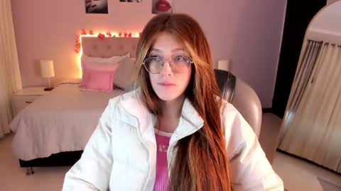 Snapshot of emily_warren__ chatting on April 2026 08:04:02 PM emily_warren__ online show from April 2026 08:04:02 PM