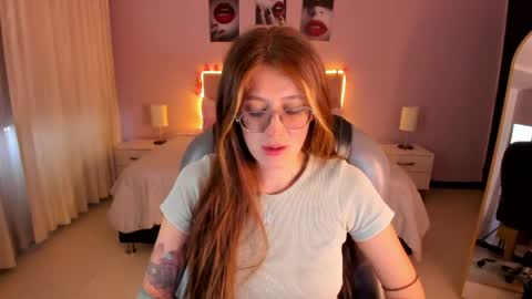 Snapshot of emily_warren__ chatting on April 2026 08:37:01 PM emily_warren__ online show from April 2026 08:37:01 PM