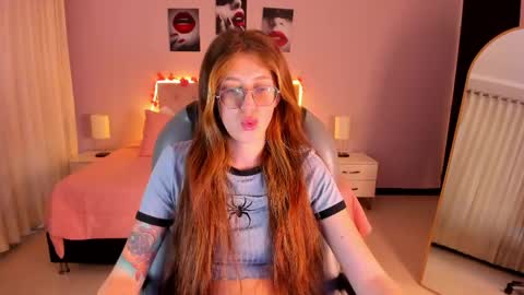 Snapshot of emily_warren__ chatting on June 2026 07:49:02 PM emily_warren__ online show from June 2026 07:49:02 PM