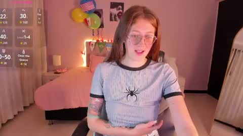 Snapshot of emily_warren__ chatting on June 2026 08:54:01 PM emily_warren__ online show from June 2026 08:54:01 PM