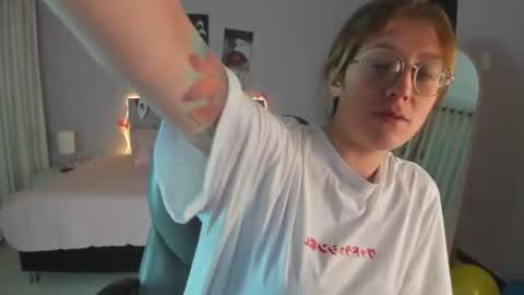 Snapshot of emily_warren__ chatting on June 2026 08:07:01 PM emily_warren__ online show from June 2026 08:07:01 PM