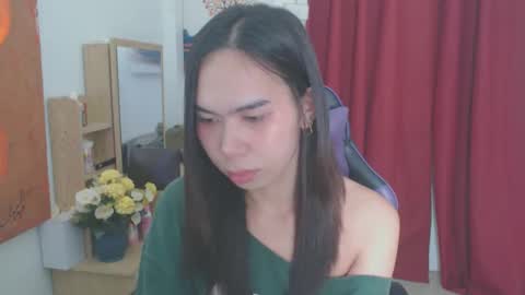 emily_xo143 online show from May 2026 12:21:02 PM