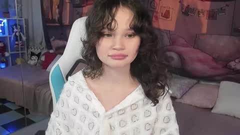 Emilyhaves online show from November 2025 05:01:01 PM