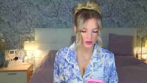 emilydancee online show from November 2025 04:23:02 AM