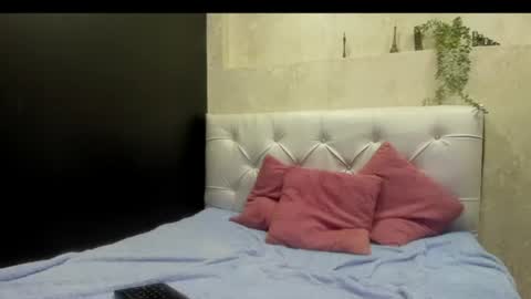 Snapshot of emilydolly_ chatting on June 2026 09:19:02 AM Emily online show from June 2026 09:19:02 AM