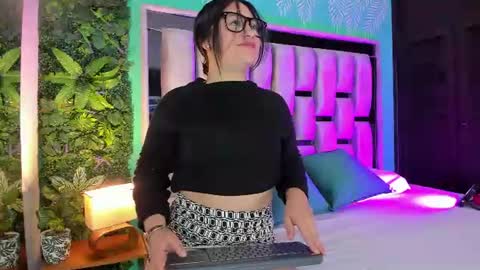Emilye online show from June 2026 12:41:02 PM