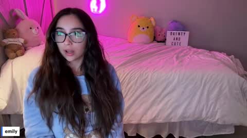 Snapshot of emilyfawn chatting on September 2025 04:23:01 AM emilyfawn online show from September 2025 04:23:01 AM