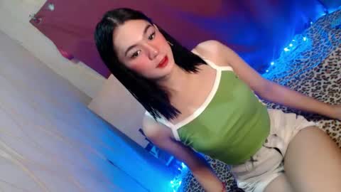 Snapshot of emilyfuckers chatting on January 2025 08:32:02 AM ariane online show from January 2025 08:32:02 AM