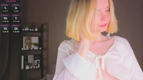 Snapshot of emilyhalden chatting on March 2026 12:06:02 AM Emi online show from March 2026 12:06:02 AM