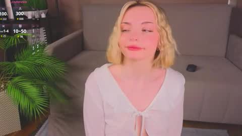 Snapshot of emilyhalden chatting on March 2026 11:54:02 PM Emi online show from March 2026 11:54:02 PM