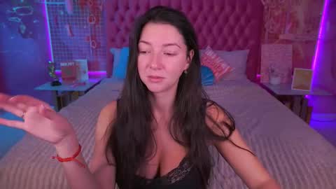Emily online show from October 2025 06:25:01 AM