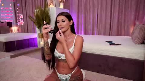 Snapshot of emilyhudsson chatting on July 2026 05:28:01 PM Emily online show from July 2026 05:28:01 PM
