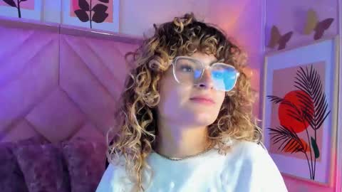 Emilyjonnes  online show from March 2026 08:37:01 PM