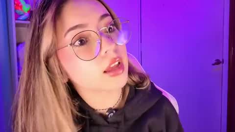 VALEEEN online show from May 2026 03:18:01 PM