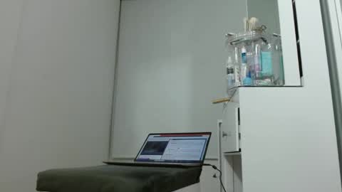 emily monrro online show from February 2025 02:06:02 AM