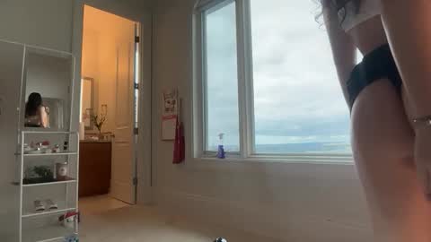 Snapshot of emilyparkerrr chatting on February 2026 10:43:01 PM emilyparkerrr online show from February 2026 10:43:01 PM