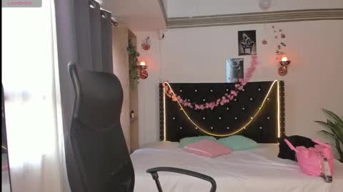 Snapshot of emilyrousex chatting on March 2025 04:33:02 PM emilyrousex online show from March 2025 04:33:02 PM