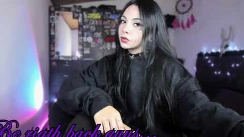 Snapshot of emilyrymer chatting on December 2024 09:17:01 PM Emily Support me to have 100 likes plx online show from December 2024 09:17:01 PM