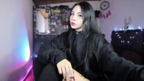 Snapshot of emilyrymer chatting on December 2024 10:18:02 PM Emily Support me to have 100 likes plx online show from December 2024 10:18:02 PM