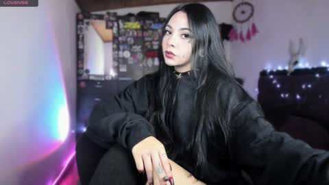 Snapshot of emilyrymer chatting on December 2024 10:23:01 PM Emily Support me to have 100 likes plx online show from December 2024 10:23:01 PM