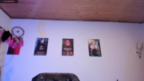 Snapshot of emilyrymer chatting on February 2025 07:55:01 PM Emily Support me to have 100 likes plx online show from February 2025 07:55:01 PM