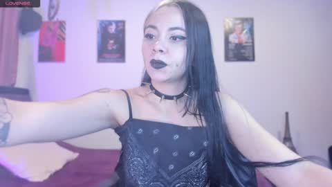 Snapshot of emilyrymer chatting on February 2025 09:56:01 PM Emily Support me to have 100 likes plx online show from February 2025 09:56:01 PM