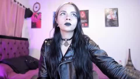 Snapshot of emilyrymer chatting on February 2025 03:21:01 AM Emily Support me to have 100 likes plx online show from February 2025 03:21:01 AM