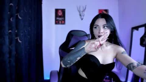 Snapshot of emilyrymer chatting on November 2025 07:14:02 PM Emily Support me to have 100 likes plx online show from November 2025 07:14:02 PM