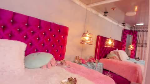 Snapshot of emilysander_ chatting on December 2024 09:01:01 AM Emily online show from December 2024 09:01:01 AM