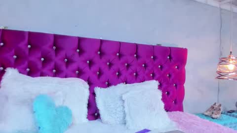 Snapshot of emilysander_ chatting on January 2025 01:11:02 PM Emily online show from January 2025 01:11:02 PM