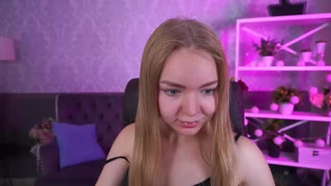 Snapshot of emilysunshines chatting on October 2025 07:00:02 AM MY NAME IS Emily WELCOME EVERYONE I WILL BE HAPPY TO GIVE YOU WHAT YOU HAVE DREAMED OF FOR SO LONG online show from October 2025 07:00:02 AM