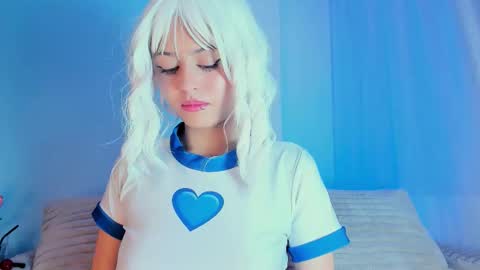 Snapshot of emilywithe_ chatting on October 2025 12:00:02 AM online show from October 2025 12:00:02 AM