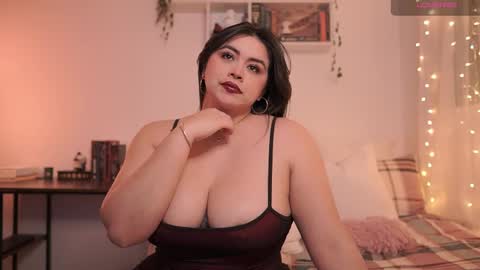 Snapshot of emilyxrose_ chatting on February 2025 09:04:01 PM IG thickemmsss online show from February 2025 09:04:01 PM