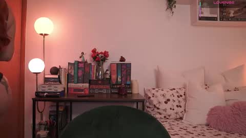 Snapshot of emilyxrose_ chatting on October 2025 05:43:02 PM IG thickemmsss online show from October 2025 05:43:02 PM