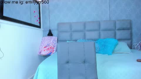 Snapshot of emilyy_r chatting on July 2026 07:19:02 PM emilyy_r online show from July 2026 07:19:02 PM