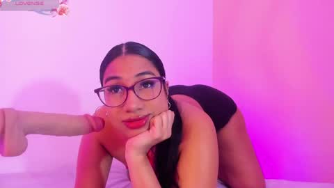 Snapshot of emilyy_walker chatting on May 2026 12:43:01 PM emilyy_walker online show from May 2026 12:43:01 PM