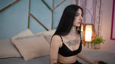 emilyymoon online show from June 2026 06:47:02 AM