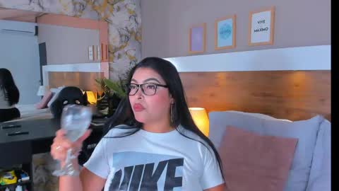 Snapshot of emma_bakker_ chatting on April 2026 06:16:02 AM Emma online show from April 2026 06:16:02 AM