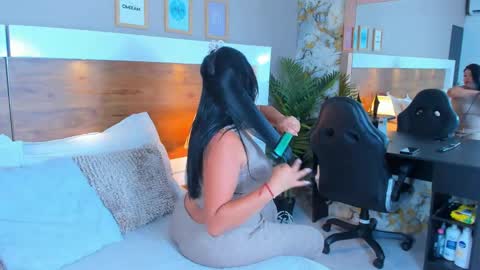 Snapshot of emma_bakker_ chatting on May 2026 07:50:02 AM Emma online show from May 2026 07:50:02 AM